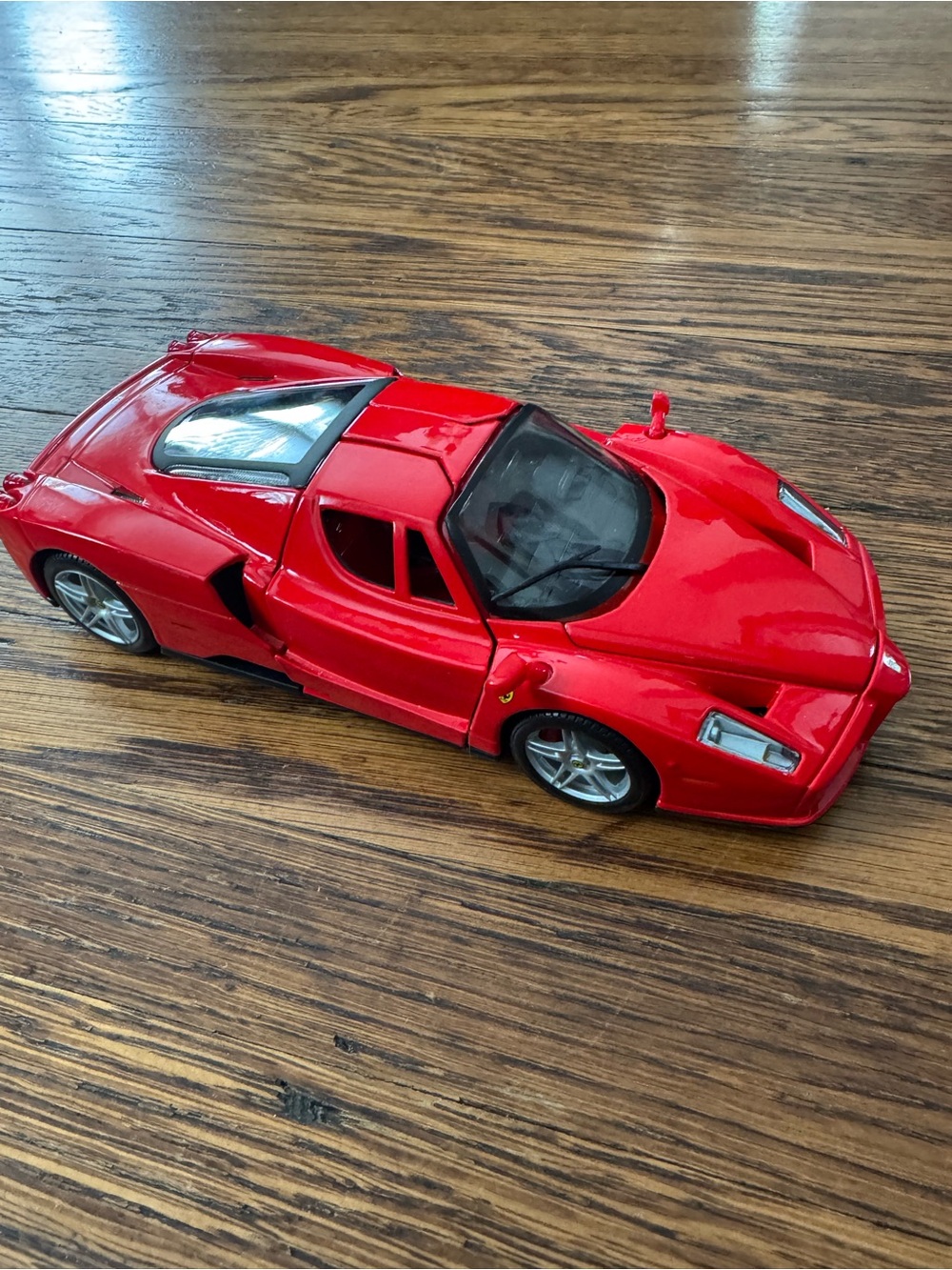 Maisto 1:24 ENZO FERRARI Die Cast Car. Nice!